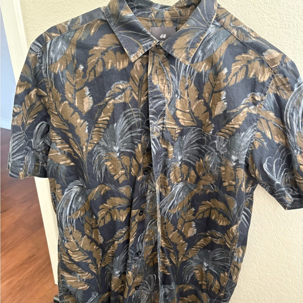 H&M Men's Leaf Print Shirt - Black and Brown
